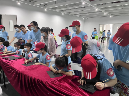 中南街：“黨建領(lǐng)航新時(shí)代，感恩獻(xiàn)禮母親節(jié)”親子徒步活動(dòng)（組圖4）.png