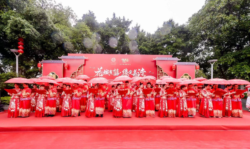 圖：30對(duì)新人在主會(huì)場(chǎng)進(jìn)行結(jié)婚宣誓儀式。.jpg