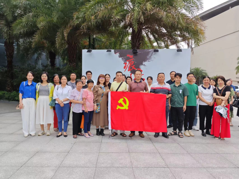 中南街：開展觀看反腐題材原創(chuàng)話劇《痕跡》活動（組圖）.png