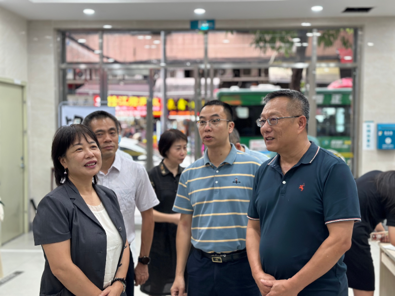 圖：金花街道社區(qū)衛(wèi)生服務中心現(xiàn)場調(diào)研.jpg