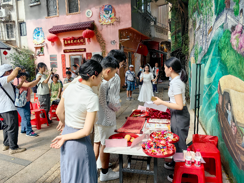 圖：新人歡樂打卡婚俗文化游戲.jpg