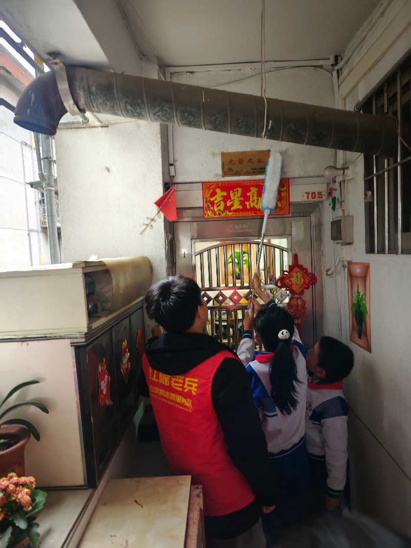 “擦拭光榮牌 傳承紅色魂”志愿服務(wù)活動3.jpg