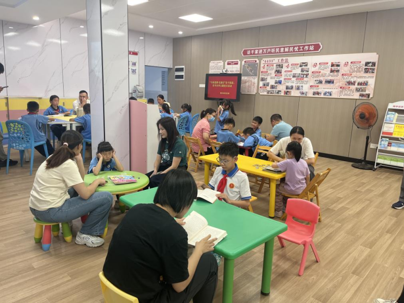 中南街：海中社區(qū)開展“書香荔灣&middot;黨旗紅”親子閱讀、好書分享主題黨日活動（組圖2）.png