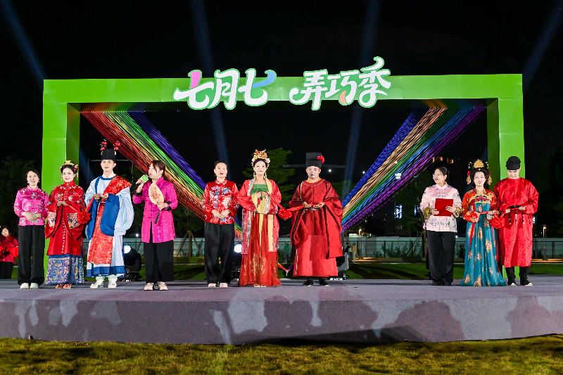 （圖：“荔枝灣&middot;新西關(guān)”七夕特色集體頒證儀式現(xiàn)場）.jpg