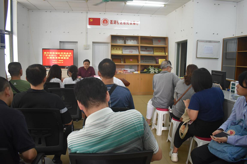（圖：昌華街武裝部部長宋崇利到荔湖社區(qū)開展“不忘初心、牢記使命”主題教育專題黨課宣講）