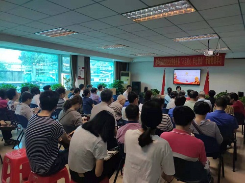 （圖：昌華街如意坊社區(qū)開展“不忘初心  牢記使命”主題教育專題黨課）